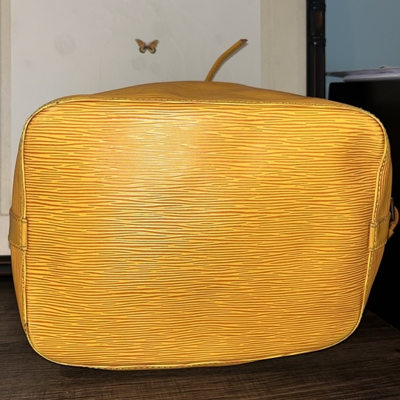 LOUIS VUITTON Leather LV Petit Noe Yellow Epi Shoulder Bucket Bag - Picture 9 of 17